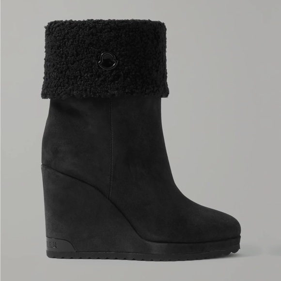 Moncler w short wedge boot size 40.5.
Worn twice. In amazing shape - Picture 2 of 13